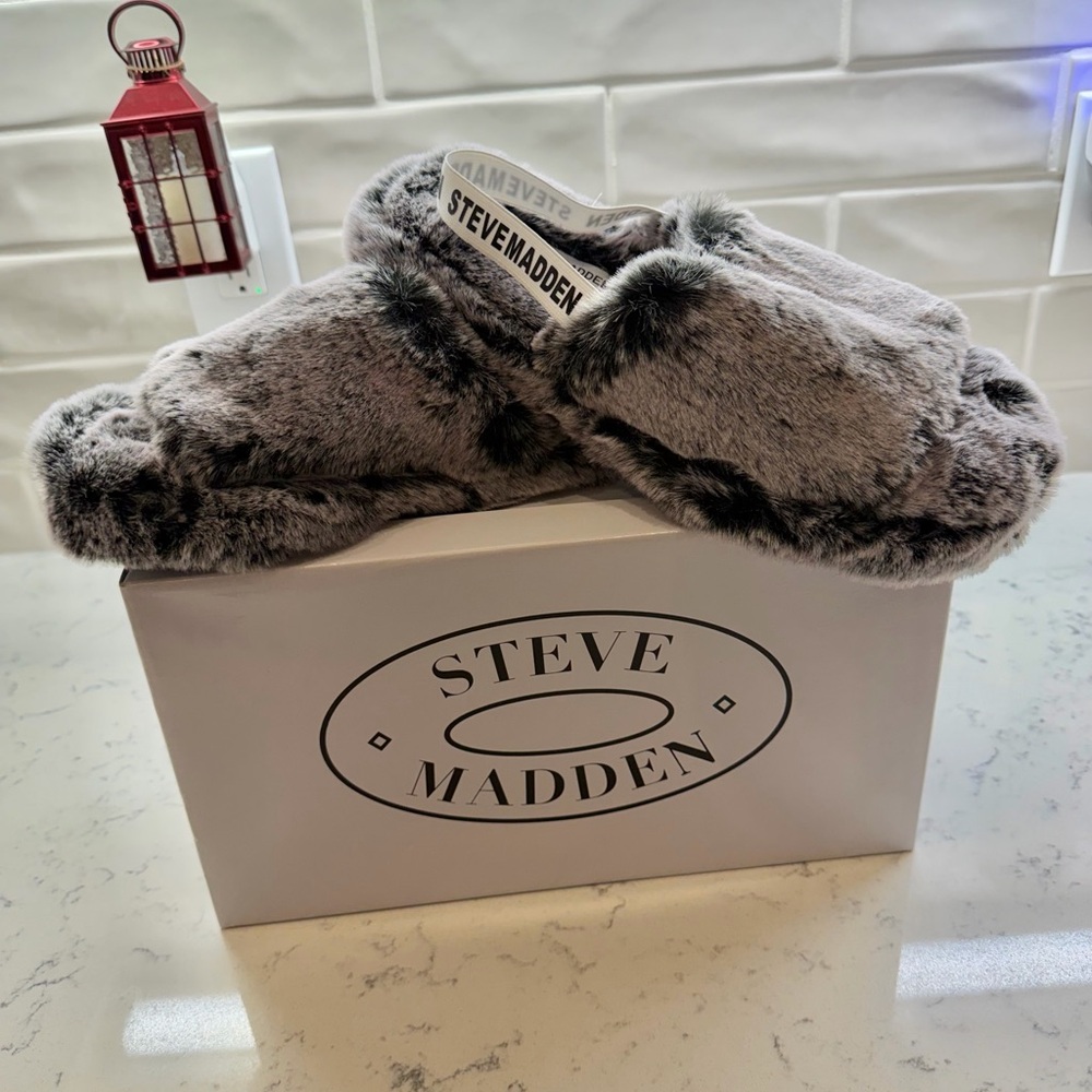 Steve Madden Charcoal Faux Fur Women's Slippers - Picture 4 of 5